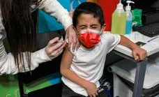 Los pediatras a las familias: «Los niños se vacunan continuamente y la de la covid es una más»