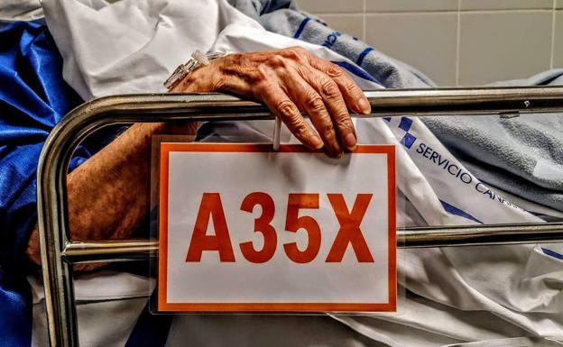 Dura carta de una enfermera de Urgencias el Insular: «Maldigo lo que veo»