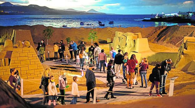 Más de 20.000 personas han visitado el belén de arena