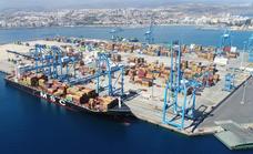 La huelga del transporte amenaza con dejar tirados 1.000 contenedores en el puerto