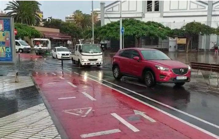 La lluvia y el fallo de los semáforos en Julio Luego atascan la ciudad