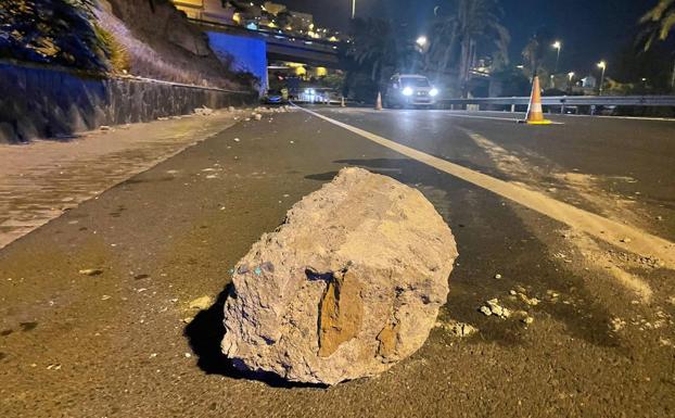 Los vecinos de la calle Florinda temen por sus casas: «Se están desprendiendo de la acera»