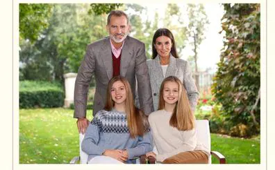 La Familia Real felicita la Navidad desde el jardín de Zarzuela