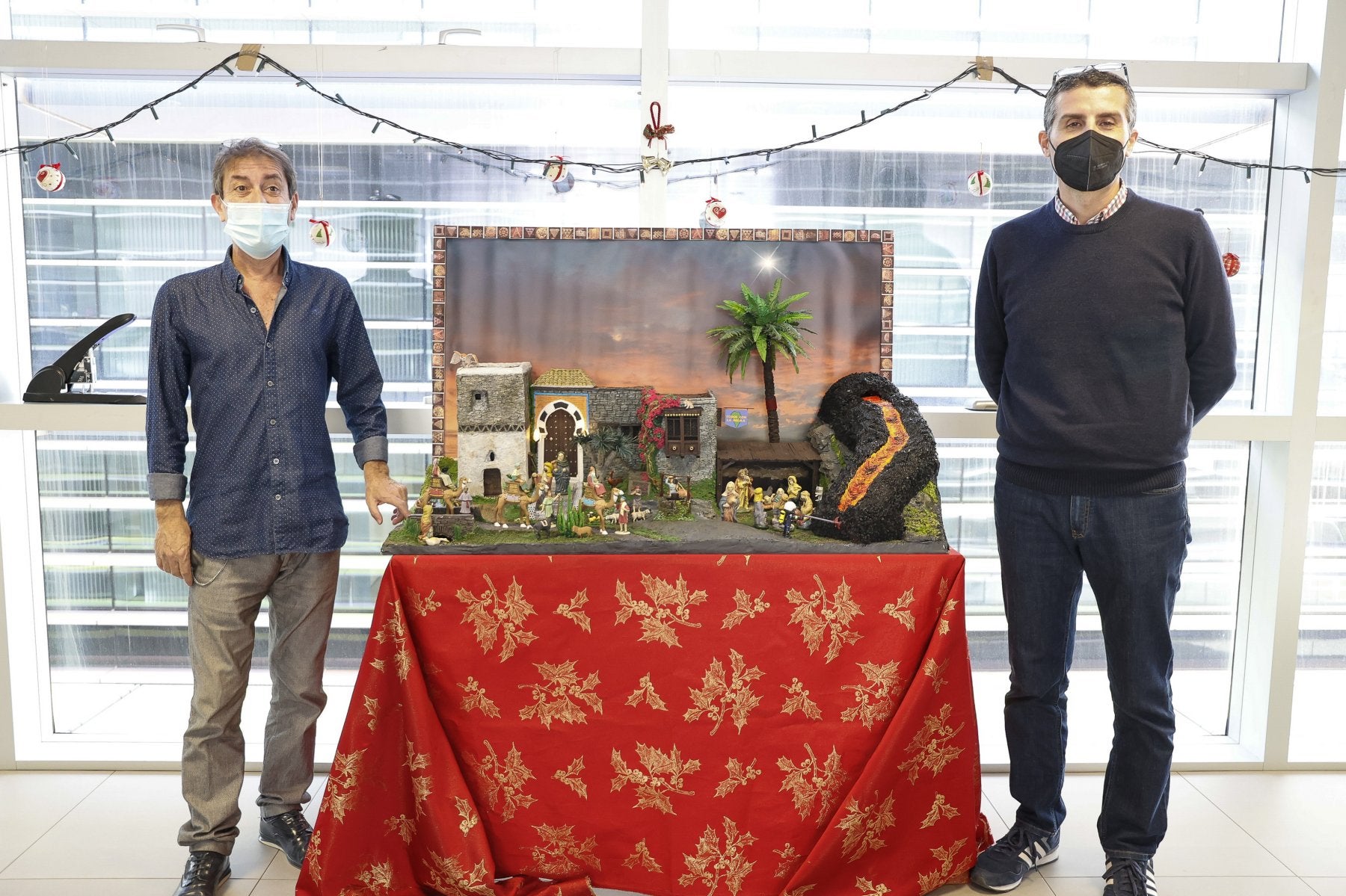 El belén de la justicia tiene su propio volcán