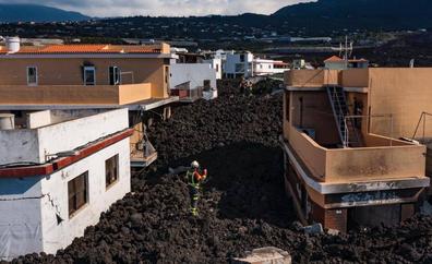 Impactantes imágenes de las casas arrasadas por el volcán en el barrio de La Laguna