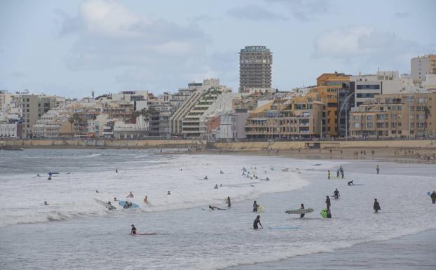 La feria 'Sueño de Navidad' arranca en Las Canteras para incentivar el consumo local
