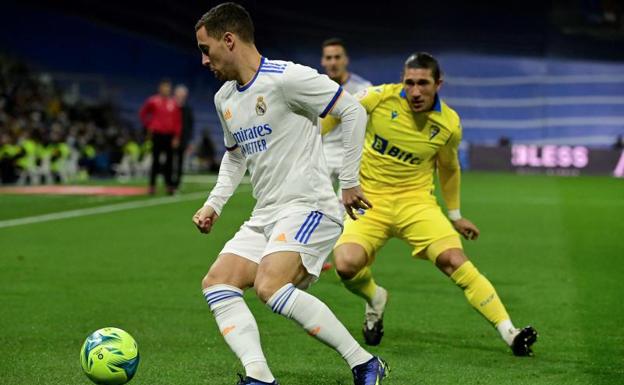 El líder se estrella contra el muro numantino del Cádiz