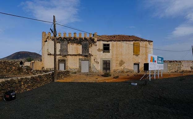 Freno a la ruina de la Casa del Inglés, en La Oliva