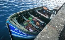 Salvamento rescata a 56 migrantes de dos pateras en aguas canarias