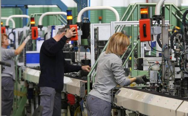 Los precios industriales se disparan en Canarias un 78,4%