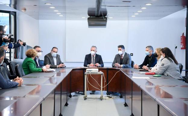 Torres pide limitar la movilidad nocturna y las mascarillas en exteriores