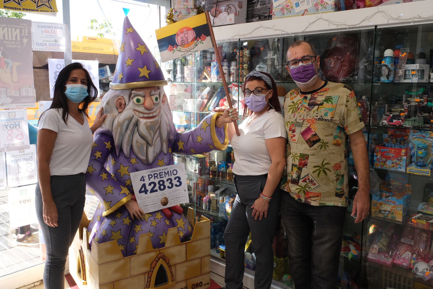 Juan Rejón reparte un cuarto premio «con la ilusión de los reyes»