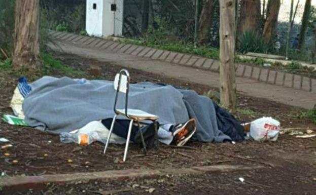 Las plataformas ciudadanas denuncian «un nuevo atropello» a los migrantes en situación de calle