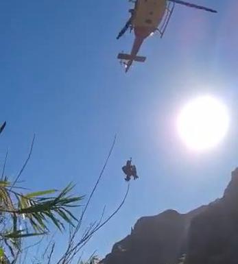 Rescatan en helicóptero a un senderista herido en Valle Gran Rey
