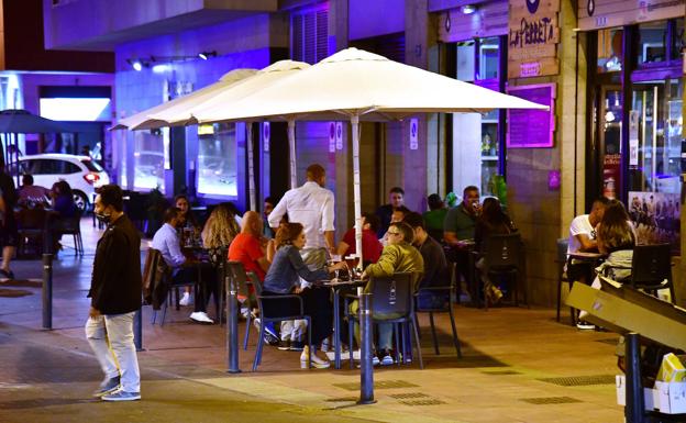 Canarias recorta el cierre nocturno de los locales ante avance de la pandemia