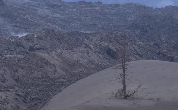 Las coladas alcanzan temperaturas de hasta 180 grados a pesar de que el volcán se agota