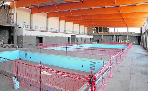 Pabellón y las tres piscinas de Playa Blanca, para el verano