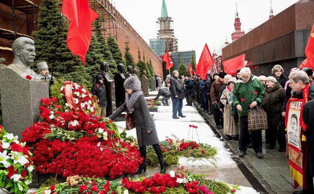 La justicia rusa ilegaliza la organización que investiga los crímenes del estalinismo