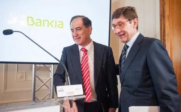 El presidente de Mapfe, Antonio Huertas, con el presidente de CaixaBank, José Ignacio Goirigolzarri, 