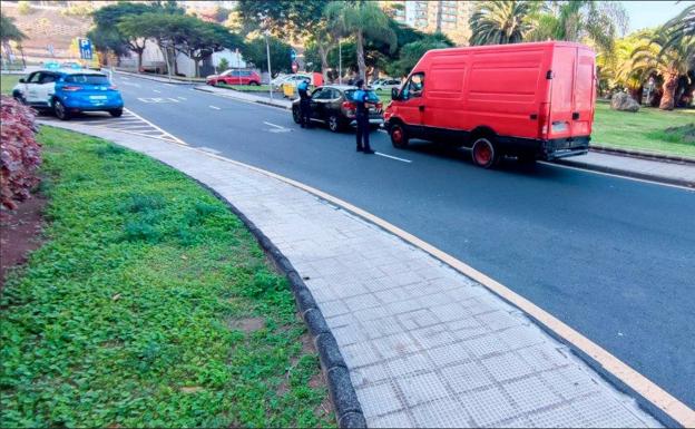 Le retiran el coche por ir sin ITV ni seguro por la capital grancanaria