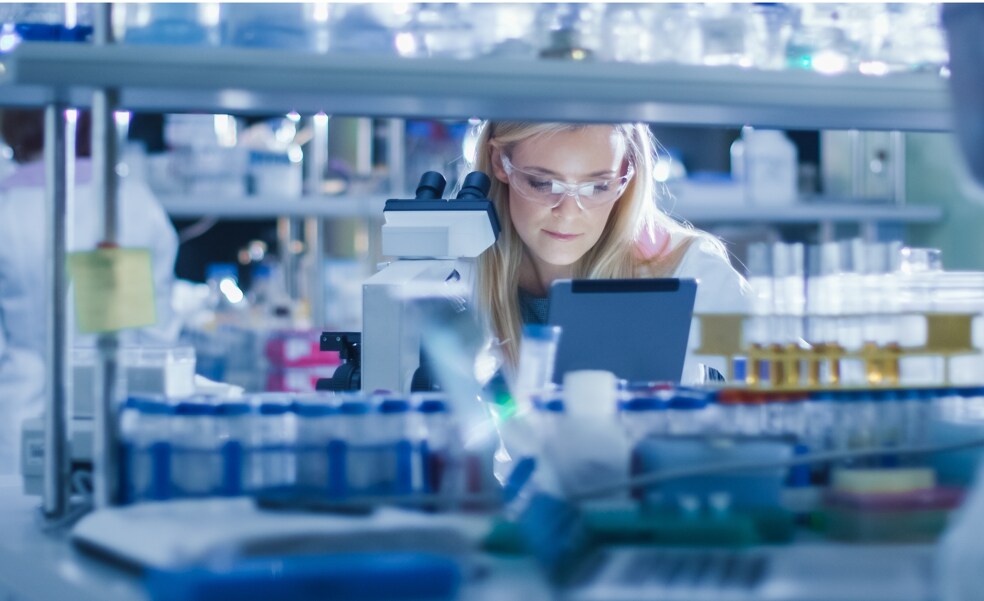 La «tijera» sigue cortando el ascenso de la mujer en la Ciencia