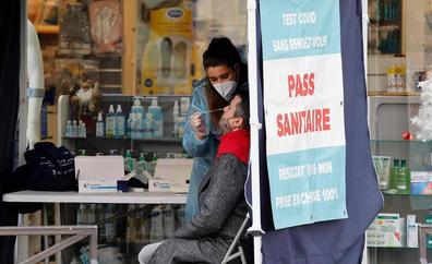 El pasaporte covid francés limitado a vacunados supera el primer escollo parlamentario