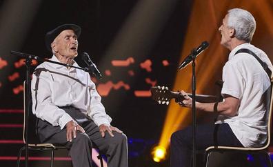 El cantautor Rogelio Botanz y su padre emocionan en 'La Voz Senior'