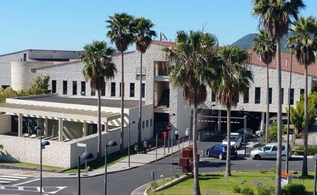Detectan un brote con siete positivos en el Hospital de La Palma