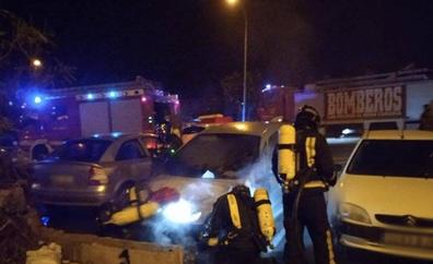 Tres coches afectados por un incendio en Las Palmas de Gran Canaria