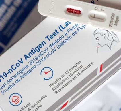 Incautados en Sevilla 3.000 test covid que no se vendían en farmacias