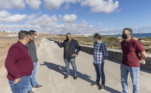 Farolas para la ampliación del paseo marítimo a Playa Blanca