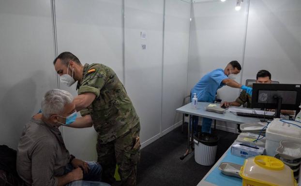 Comienza el apoyo de los equipos móviles de vacunación de las Fuerzas Armadas en Canarias
