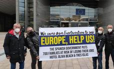 El grito de «Europe, help us!» de los trabajadores del Oliva Beach resuena en Bruselas