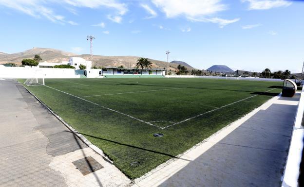 Nueva iluminación en el campo de fútbol de Haría