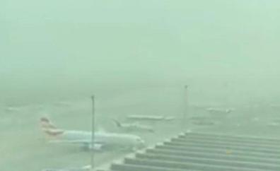 La intensa calima ya afecta a los aeropuertos canarios