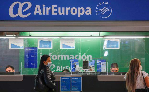 Puesto de Air Europa en el aeropuerto internacional Adolfo Suárez Madrid-Barajas./Reuters