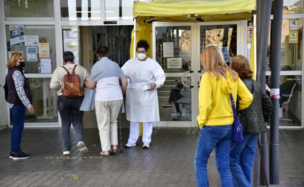 Canarias suma 2.511 nuevos casos y diez fallecidos este domingo