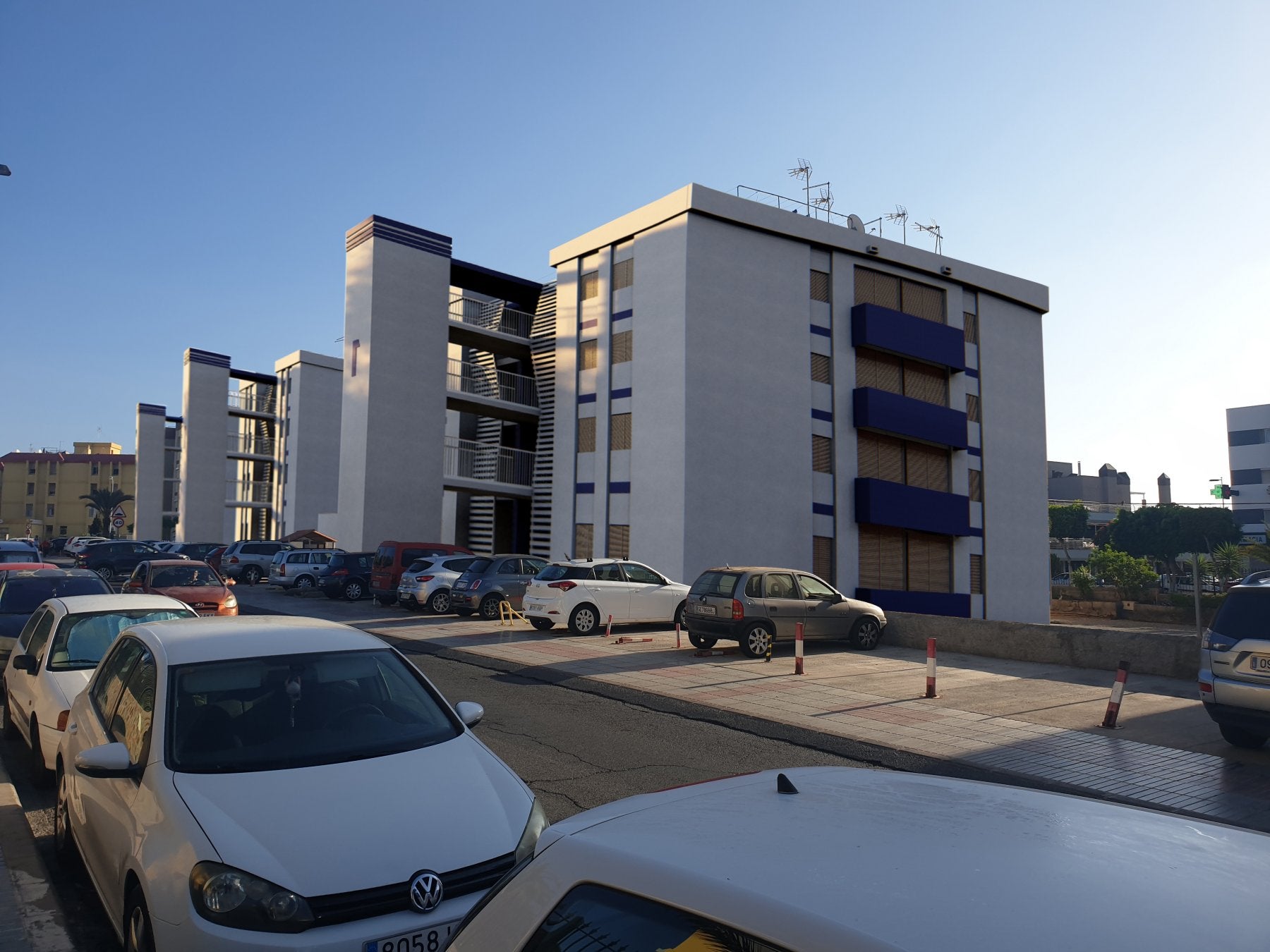 Construcciones anexas dotarán de ascensores a las casas del Grupo IFA, en San Fernando