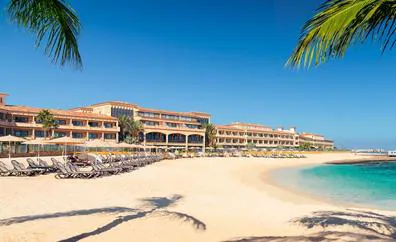 El hotel Bahía Real reabre sólo para adultos tras diez millones de inversión