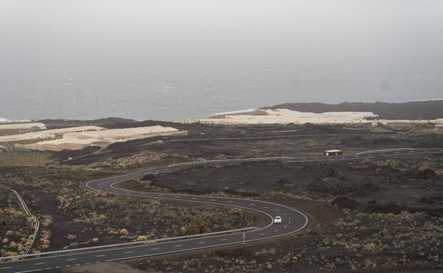 Entra en servicio la nueva carretera que conecta Puerto Naos con Las Manchas