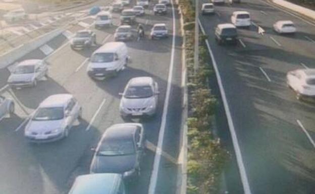 Accidente de un camión en la circunvalación de la capital grancanaria en dirección norte