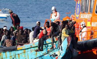 Salvamento rescata a 58 migrantes al sur de Fuerteventura, entre ellos 1 bebé