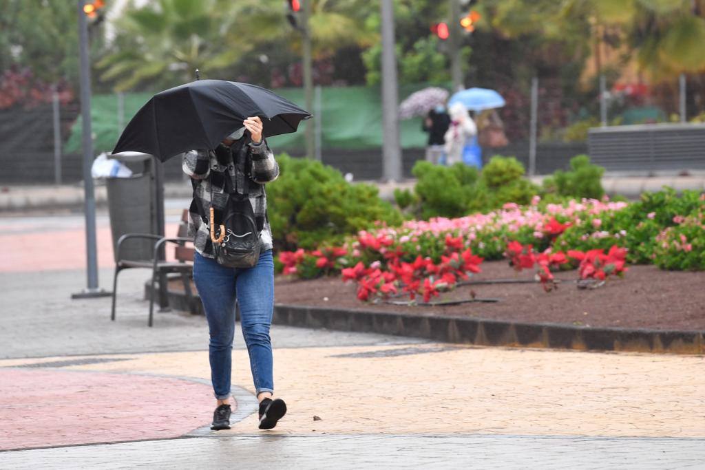 La calima y la lluvia irán remitiendo en Canarias a la espera de otra borrasca