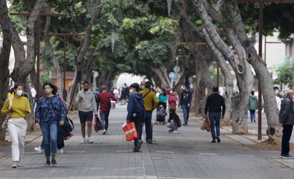 Canarias suma 5.549 casos de covid-19 y cinco fallecidos