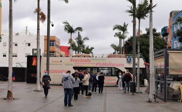 Los mayores de 30 años ya pueden acudir sin cita a recibir la dosis de refuerzo