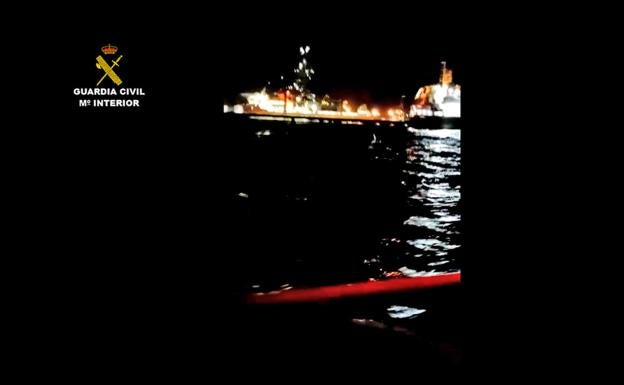 Arrestan a tres ocupantes de una lancha con 1.600 kilos de hachís