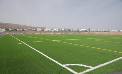 El campo de fútbol de Playa Blanca podrá contar con vestuarios a mediados de 2023