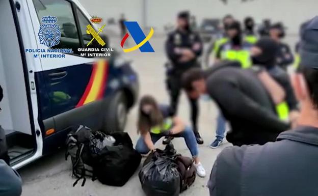 Interceptado un pesquero con 560 kilogramos de cocaína al norte de Canarias