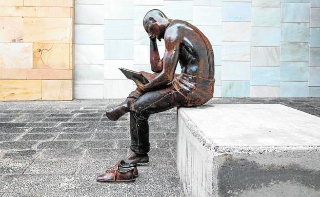 Escultura en la Universidad de Las Palmas de Gran Canaria./COBER