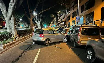 Conduce borracho y choca contra varios coches en la capital tinerfeña